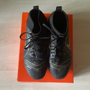 Nike Junior Mercurial Superfly 8 Academy FG/MG Soccer Cleats,  size 3Y